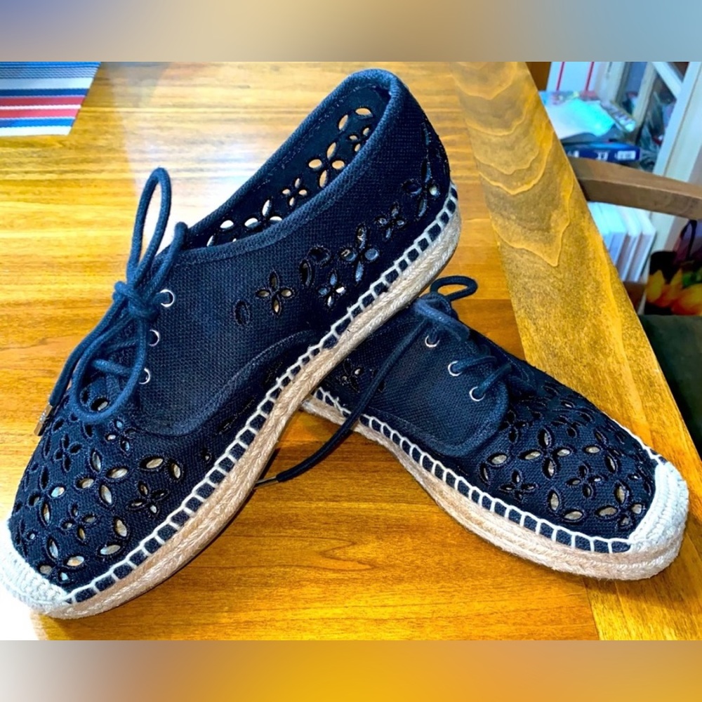 Michael Kors Black Eyelet Espadrilles Super Cute Size 7.5 Perfect For Vacation